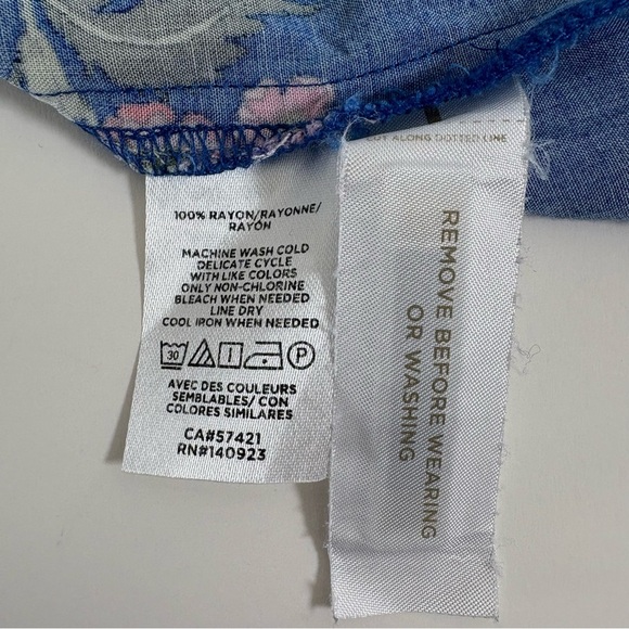 Women’s Ann Taylor LOFT Blue Floral Smocked Tie Waist Dress 4R NWOT - Picture 4 of 4